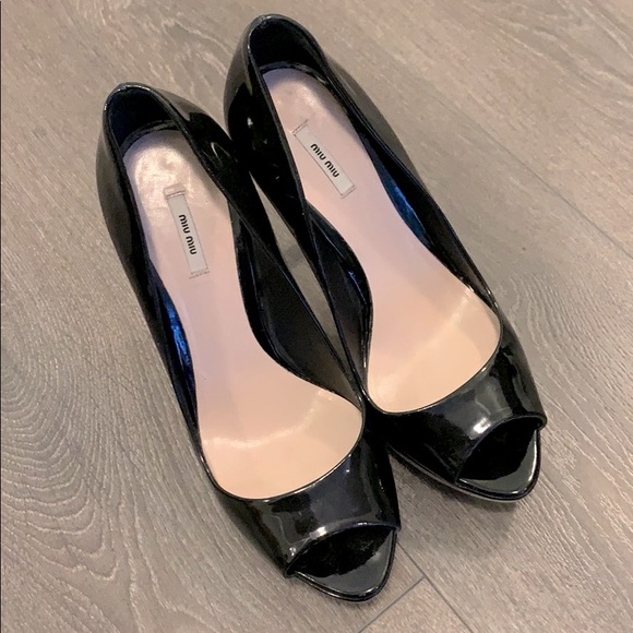 MIU MIU black patent leather peep toe pumps - Picture 3 of 11